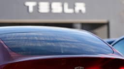 Tesla y otros fabricantes retiran 4.3 millones de vehículos en China por riesgo en las puertas