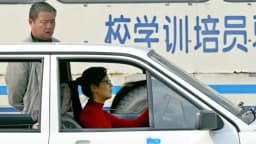 Autoescuelas chinas cierran y reducen su actividad ante caída de número de nuevos conductores