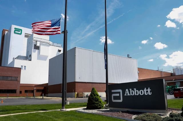 Planta de fabricación de Abbott en Sturgis, Michigan, el 13 de mayo de 2022. (JEFF KOWALSKY/AFP vía Getty Images)