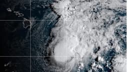 La tormenta tropical Moke trae fuertes lluvias a Hawái tras el huracán Lala