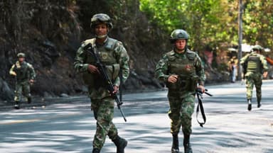 Muere un militar colombiano y tres más resultan heridos al pisar un campo minado en Antioquia