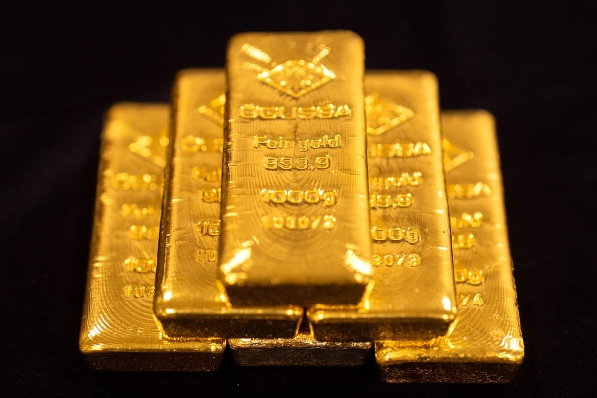 Lingotes de oro de 1000 gramos cada uno se exhiben en la Refinería Austriaca de Oro y Plata (Oegussa) en Viena, Austria, el 3 de febrero de 2026. (Georg Hochmuth/APA/AFP vía Getty Images)