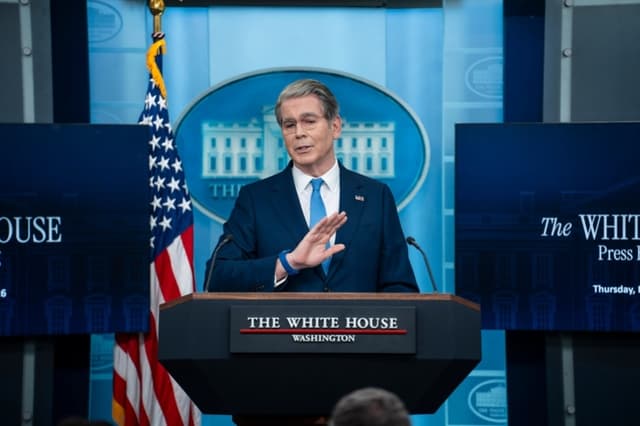 El secretario del Tesoro, Scott Bessent, habla durante una conferencia de prensa en la Casa Blanca el 28 de mayo de 2026. (Madalina Kilroy/The Epoch Times)