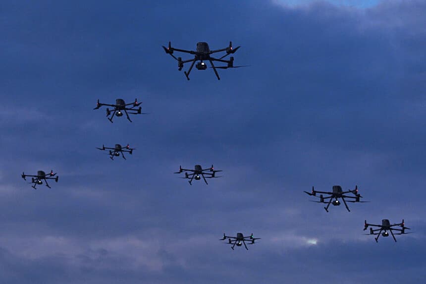Esta imagen muestra drones en la base militar de Tolemaida, Colombia, el 10 de octubre de 2025. (RAÚL ARBOLEDA/AFP vía Getty Images)