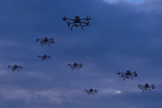 Esta imagen muestra drones en la base militar de Tolemaida, Colombia, el 10 de octubre de 2025. (RAÚL ARBOLEDA/AFP vía Getty Images)
