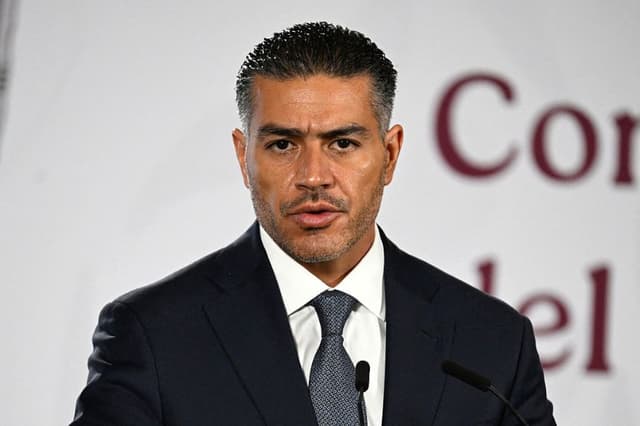 El secretario de Seguridad y Protección Ciudadana de México, Omar García Harfuch, interviene durante la conferencia de prensa diaria de la presidenta de México, Claudia Sheinbaum, en el Palacio Nacional de la Ciudad de México, el 14 de julio de 2026. (Alfredo ESTRELLA/AFP vía Getty Images)