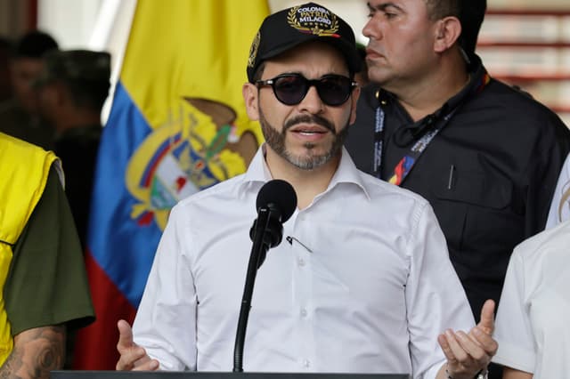 El presidente de Colombia, Abelardo de la Espriella, fue captado el pasado 14 de agosto, durante una rueda de prensa, en Pereira, Colombia. (EFE/Carlos Ortega)