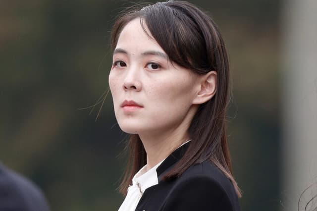 Kim Yo Jong asiste a una ceremonia de colocación de coronas en el Mausoleo Ho Chi Minh en Hanói, Vietnam, el 2 de marzo de 2019. (Jorge Silva/Foto de la piscina vía AP).