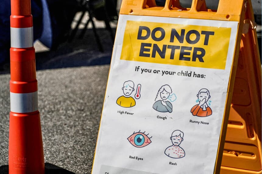 Un letrero frente a una unidad móvil de salud del Departamento de Salud Pública de Carolina del Sur en Spartanburg, Carolina del Sur, el 6 de febrero de 2026. (REUTERS/Jayla Whitfield-Anderson).