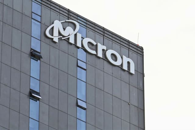 Un edificio Micron en Shanghái el 22 de mayo de 2023. (Hector Retamal/AFP vía Getty Images).