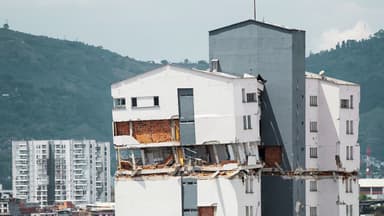 Sube a 331 la cifra de muertos por el terremoto de 7.4 en Colombia