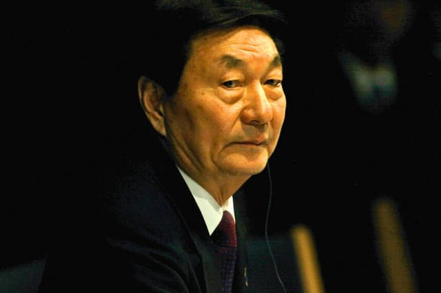 El primer ministro chino Zhu Rongji posa durante una sesión de trabajo en la cumbre Europa-Asia en Copenhague, Dinamarca, el 22 de septiembre de 2002. (Gerard Cerles/AFP vía Getty Images).