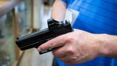 DOJ ofrece una vía para restablecer el derecho individual a portar armas: Lo que debe saber