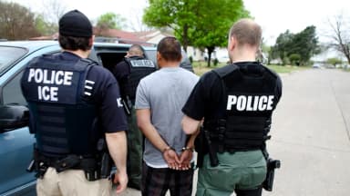 Arrestos del ICE aumentan a casi 50,000 en julio, una cifra récord en el segundo mandato de Trump