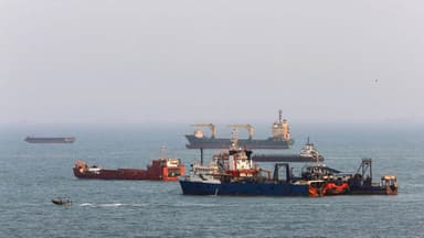 Trump dice que el transporte de petróleo a través del Estrecho de Ormuz está “funcionando”