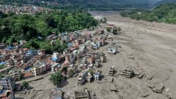 Al menos 160 muertos y cientos de desaparecidos tras inundación en frontera Nepal-Tíbet