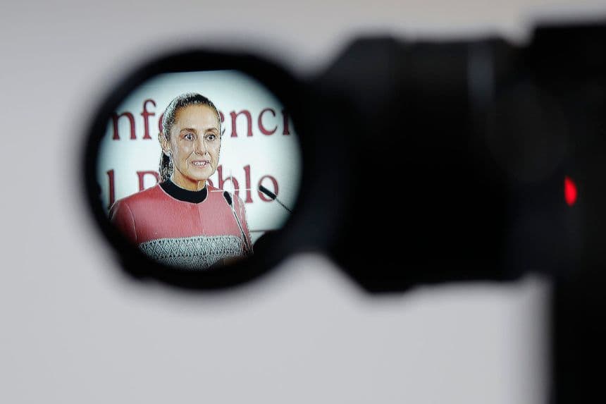 La presidenta de México, Claudia Sheinbaum, habla en una rueda de prensa en Palacio Nacional en Ciudad de México, México. Imagen de archivo. (EFE/Isaac Esquivel)