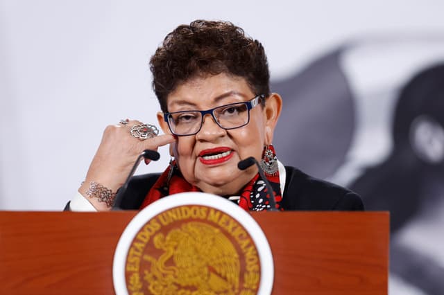 La fiscal general de la República, Ernestina Godoy, habla en una rueda de prensa en Palacio Nacional de la Ciudad de México. Imagen de archivo. (EFE/Sáshenka Gutiérrez)