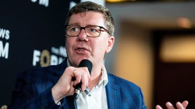 Saskatchewan impondrá aranceles del 50% al alcohol de EE. UU., pero dejará sus bebidas en los estantes