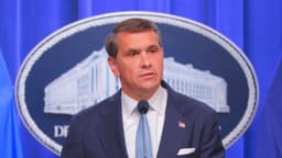 DOJ demanda a 4 estados por ofrecer matrícula estatal a inmigrantes ilegales
