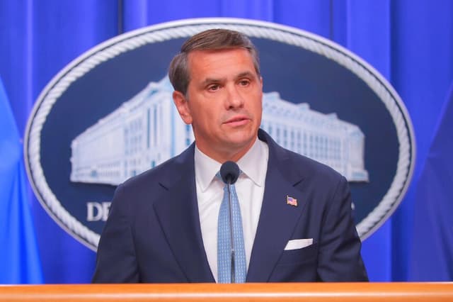 El fiscal general de Estados Unidos, Todd Blanche, habla en una conferencia de prensa en Washington el 5 de agosto de 2026. (Anna Moneymaker/Getty Images).