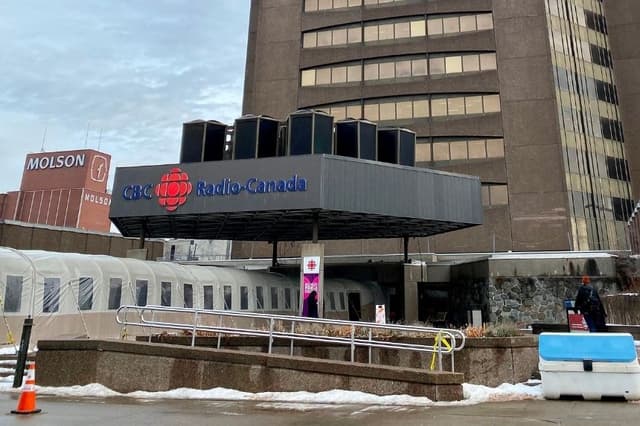 Maison Radio-Canada, la sede central de transmisión y la sala de control principal de todos los servicios de radio y televisión en francés de la Canadian Broadcasting Corporation (conocida en francés como Société Radio-Canada), en Montreal, Quebec, Canadá, el 9 de diciembre de 2019. (DANIEL SLIM/AFP vía Getty Images)
