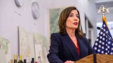 Entra en vigor la prohibición de Nueva York a acuerdos policiales con el ICE y surge una demanda