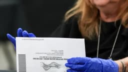 El Departamento de Justicia apela la orden que bloquea la norma de Trump sobre el voto por correo
