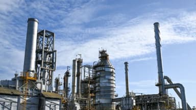 Trump anuncia acuerdo con Venezuela para que EE. UU. se haga cargo de 65,000 millones de barriles de petróleo