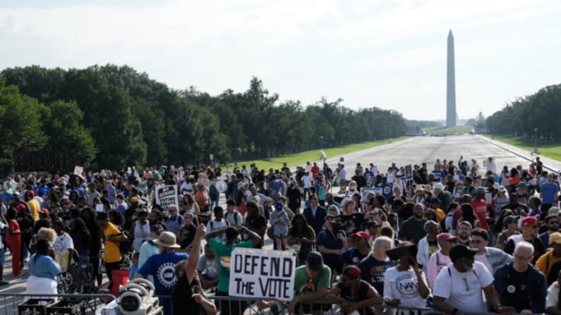 Multitudes se manifiestan en Washington para "defender el voto"