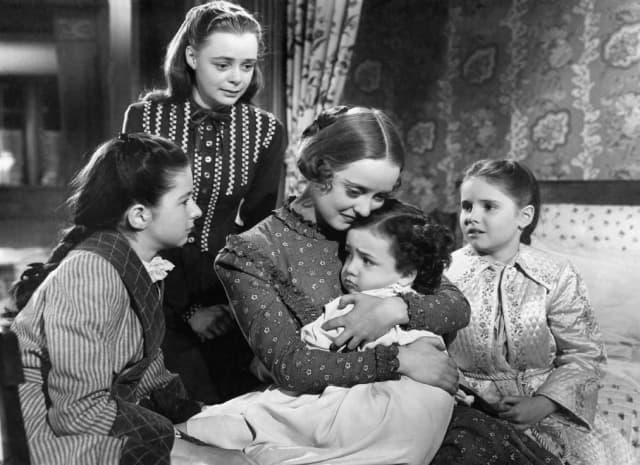 (De izquierda a derecha) Louise (Virginia Weidler), Isabelle (June Lockhart), Henriette Deluzy-Desportes (Bette Davis), Raynald (Richard Nichols) y Berthe (Ann Todd), en “All This, and Heaven Too”. Warner Bros. Pictures