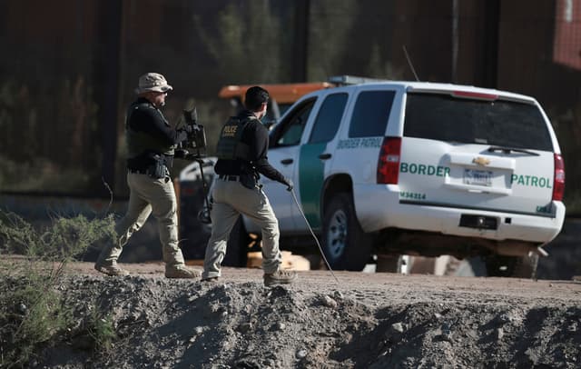 Traficantes de migrantes usaban tres drones que EE. UU. derribó en la frontera