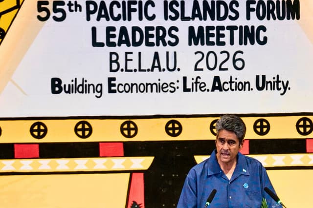 El presidente de Palau, Surangel Whipps Jr., pronuncia un discurso en la ceremonia de apertura de la Reunión de Líderes del Foro de las Islas del Pacífico, celebrada en Koror, Palau, el 31 de agosto de 2026. (Tal Atzmon/The Epoch Times).