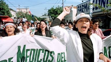 Bajos salarios empujan a unos 300 médicos a dejar el sistema público en Paraguay