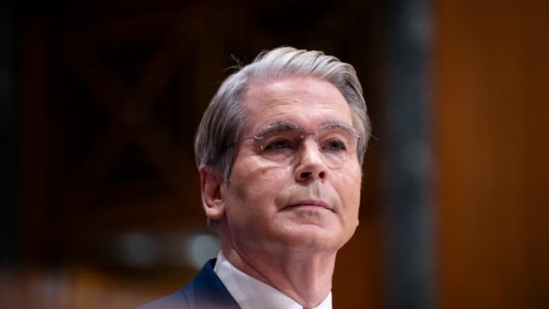 Secretario del Tesoro de EE. UU. afirma que Canadá no puede competir contra su economía