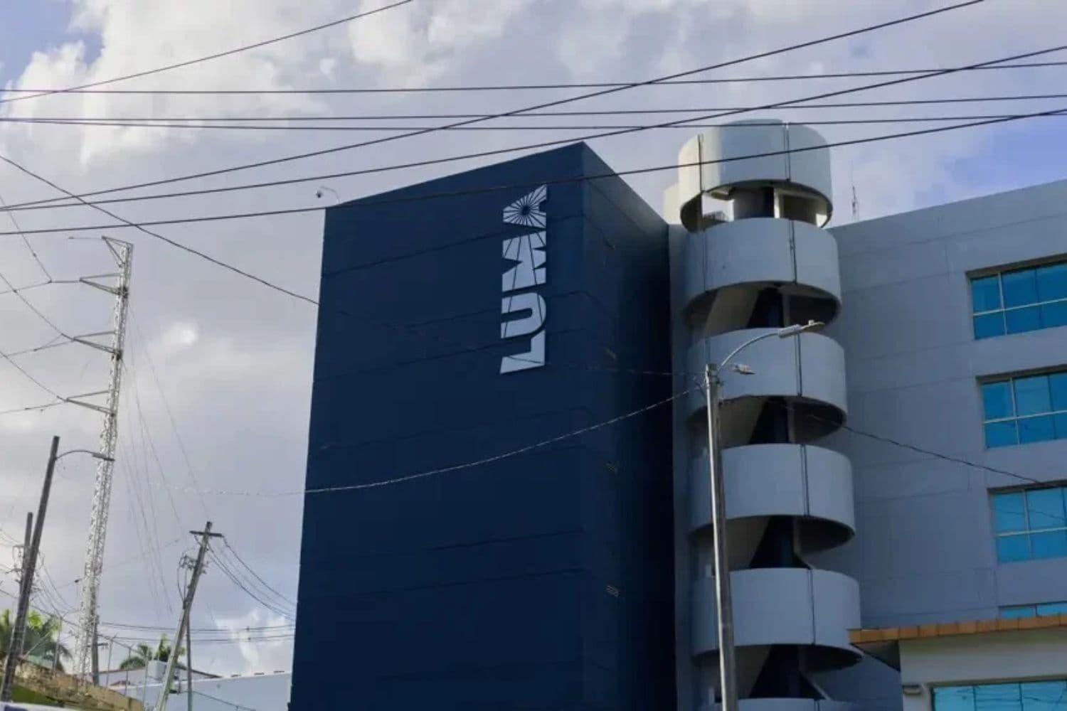 Fotografía de archivo de las instalaciones de la subestación de Monacillos de Luma Energy en San Juan, Puerto Rico. (EFE/Thais Llorca)