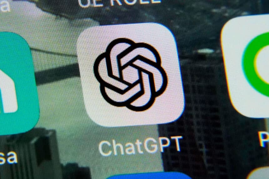 La aplicación ChatGPT se muestra en un iPhone en Nueva York, el 18 de mayo de 2023. (AP/Richard Drew).