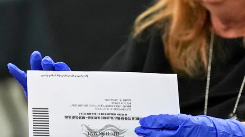 Administración Trump pide a corte de apelaciones levantar bloqueo a norma de USPS sobre voto por correo