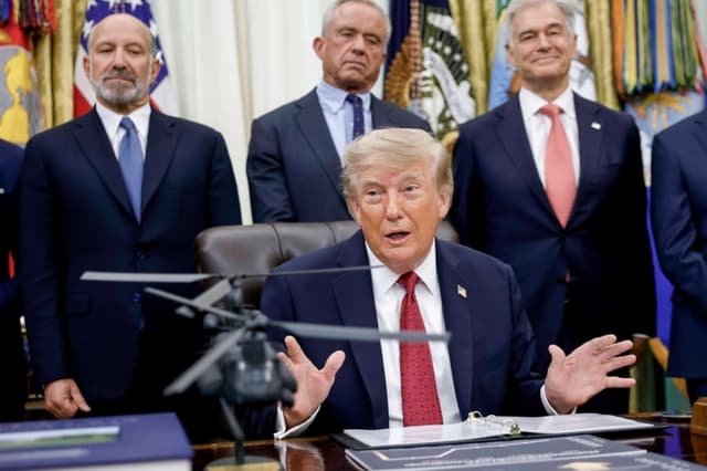 El presidente Donald Trump habla durante un evento sobre la asequibilidad de la atención médica en el Despacho Oval el 31 de agosto de 2026. (Foto de Kevin Dietsch/Getty Images)
