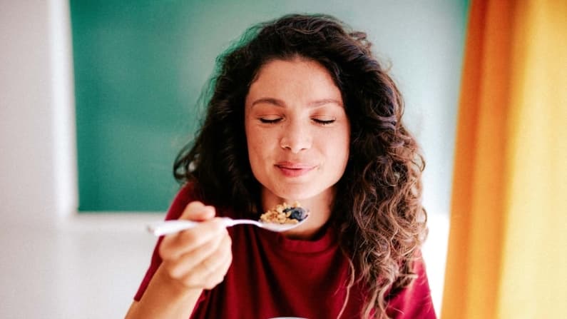 Estudio con 47 mujeres revela que la hora de comer afecta al cerebro