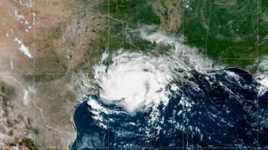 Tormenta Edouard azota Texas y Luisiana, llevando riesgo de inundaciones