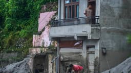 Muertos por inundaciones en Nepal y Tíbet superan los 1125 mientras China mantiene su cifra oficial