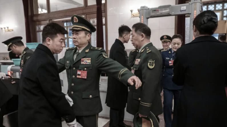 Purga militar en China se amplía: el parlamento expulsa a 46 altos oficiales