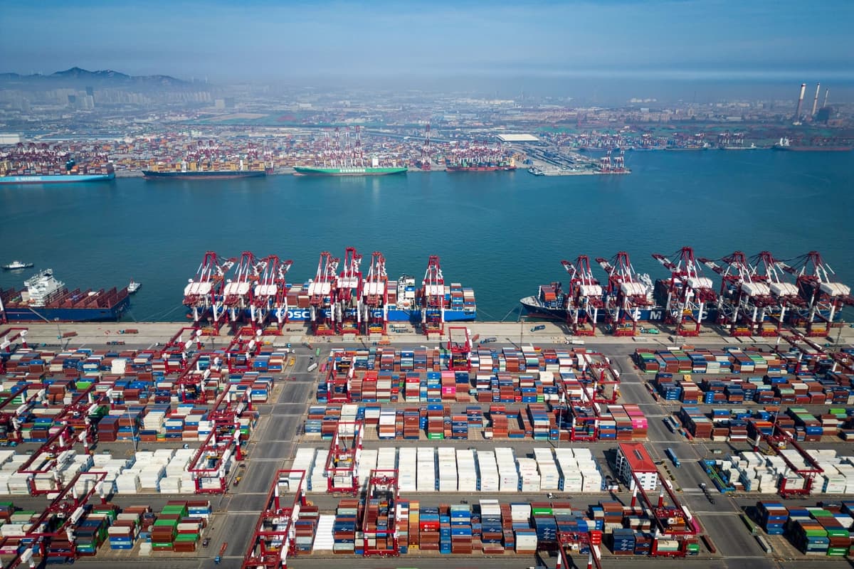 Terminal de contenedores en Qingdao, China, el 12 de abril de 2026. (Getty Images).