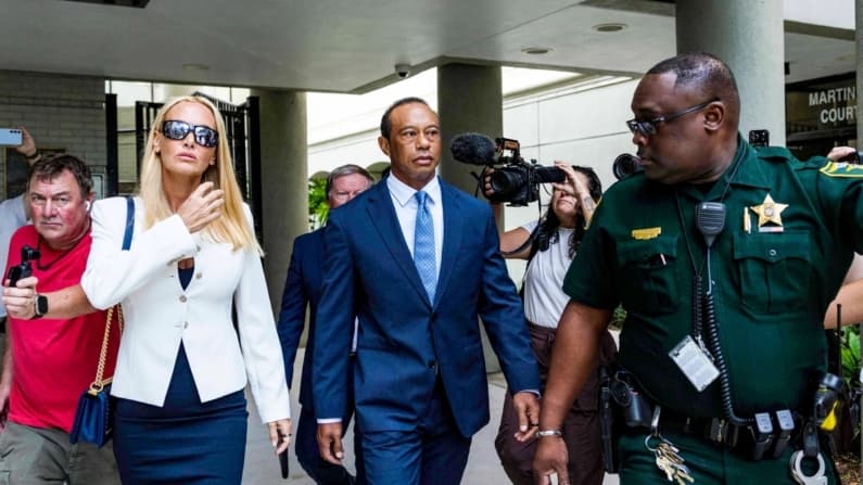 Tiger Woods no impugna cargo de conducción imprudente tras accidente en el que su vehículo volcó
