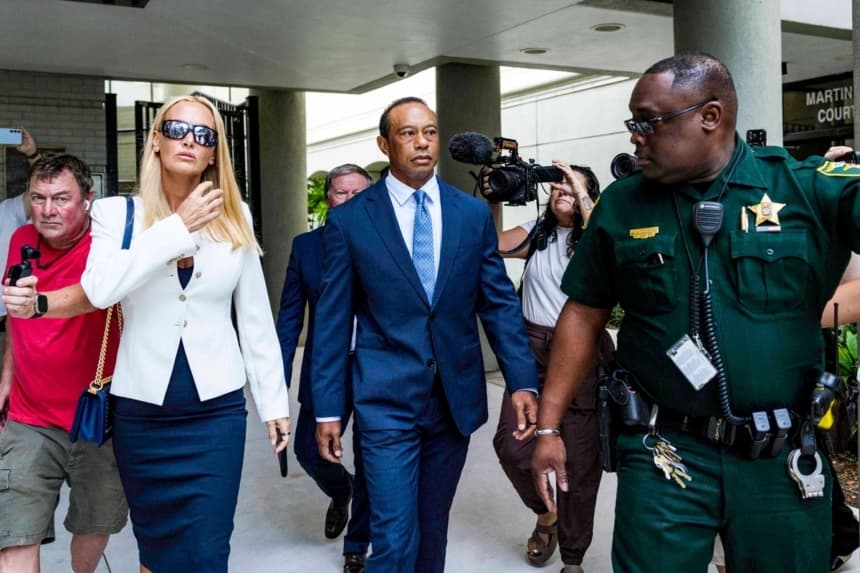 Tiger Woods no impugna cargo de conducción imprudente tras accidente en el que su vehículo volcó