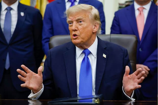 El presidente de Estados Unidos, Donald Trump, habla durante una reunión con ejecutivos del sector turístico estadounidense en el Despacho Oval de la Casa Blanca, el 2 de septiembre de 2026 en Washington, D.C. (Kevin Dietsch/Getty Images)