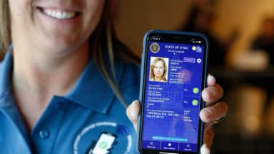 El FBI indaga la presunta venta de millones de licencias de conducir en la web oscura