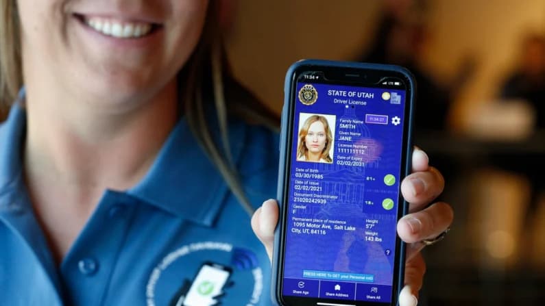 El FBI indaga la presunta venta de millones de licencias de conducir en la web oscura
