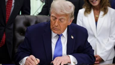 Trump firma proyecto de ley provisional para financiar al gobierno hasta elecciones de mitad de mandato